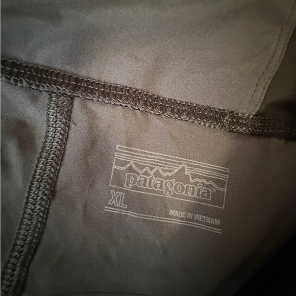 Patagonia Women’s Grey/Black hydropeak Active Shorts, size XL - Picture 9 of 10